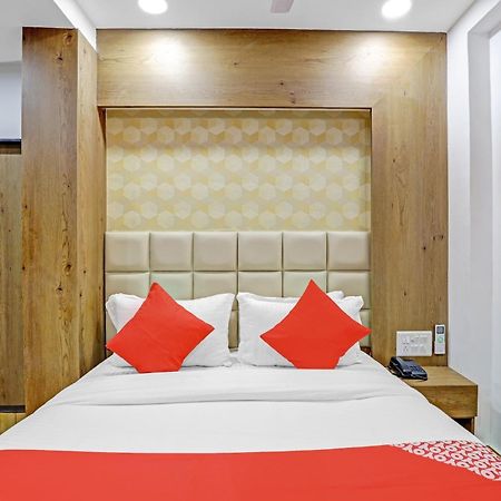 Hotel O R S Palace Ahmedabad Luaran gambar