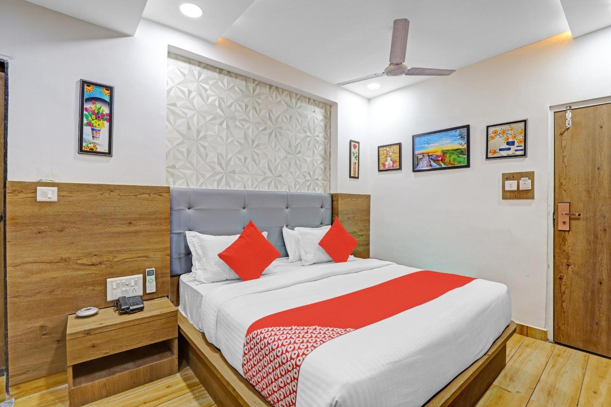 Hotel O R S Palace Ahmedabad Luaran gambar
