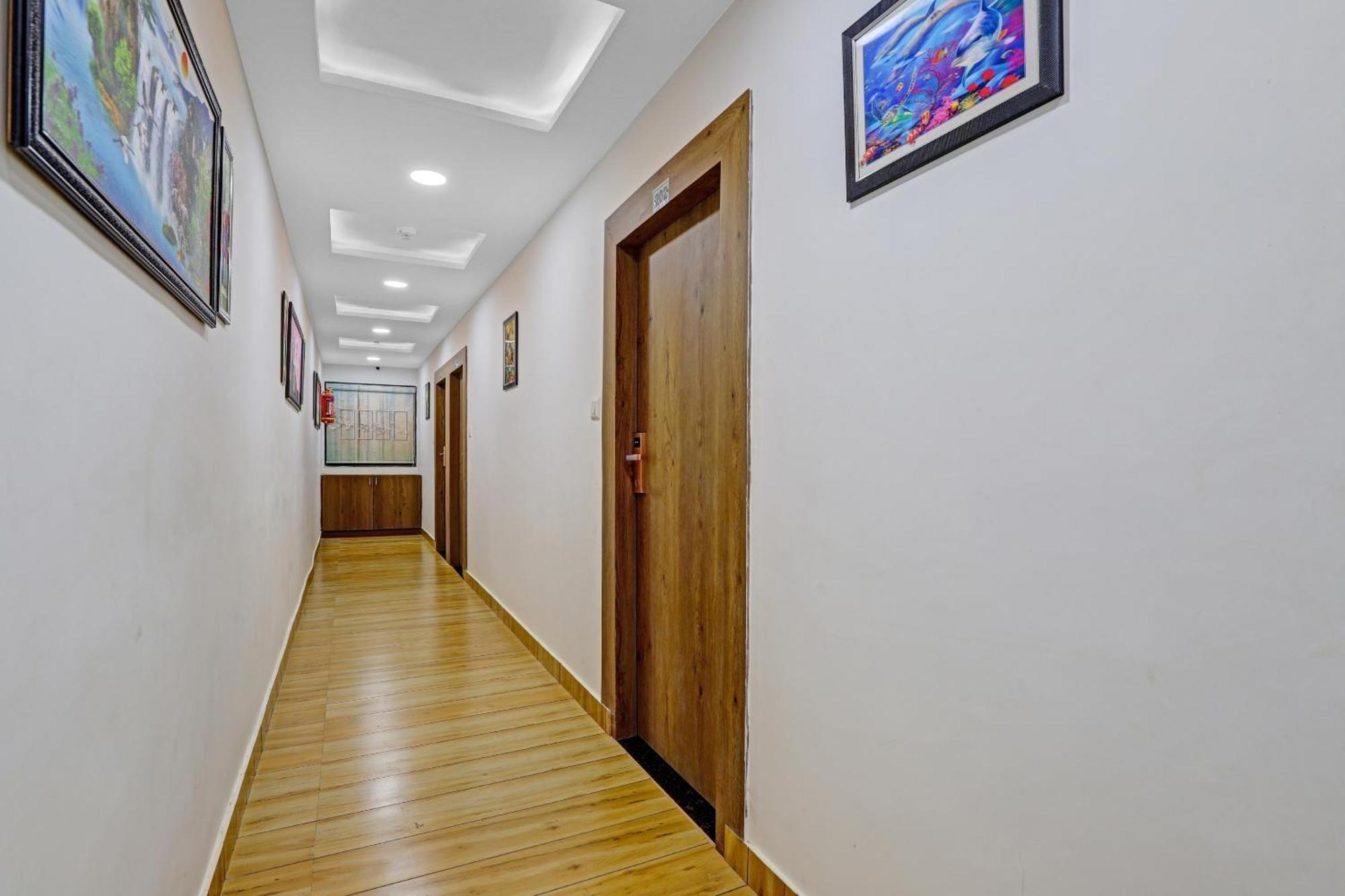 Hotel O R S Palace Ahmedabad Luaran gambar