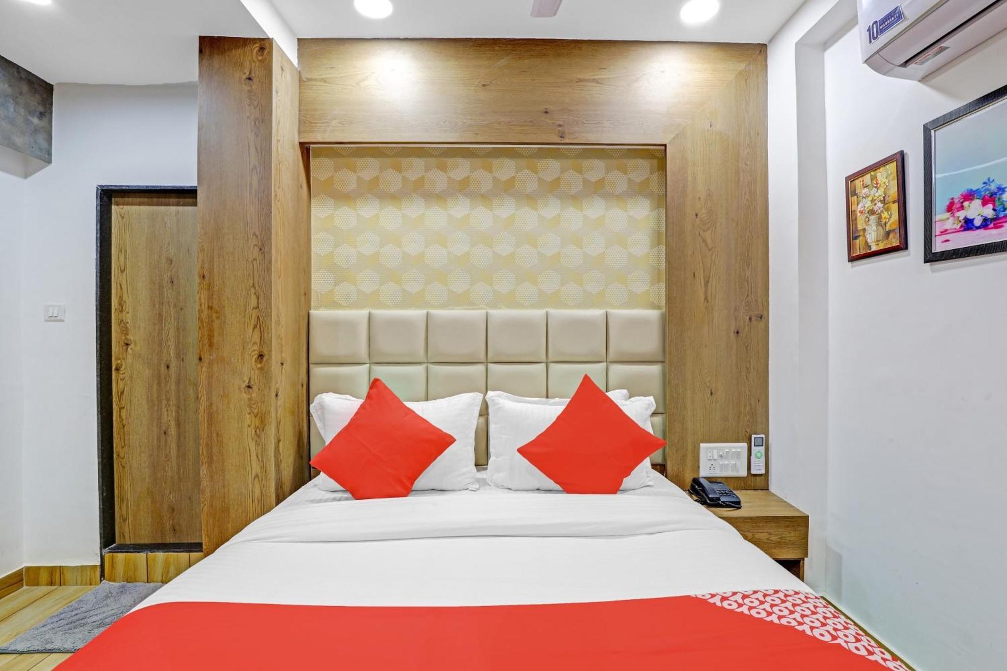 Hotel O R S Palace Ahmedabad Luaran gambar